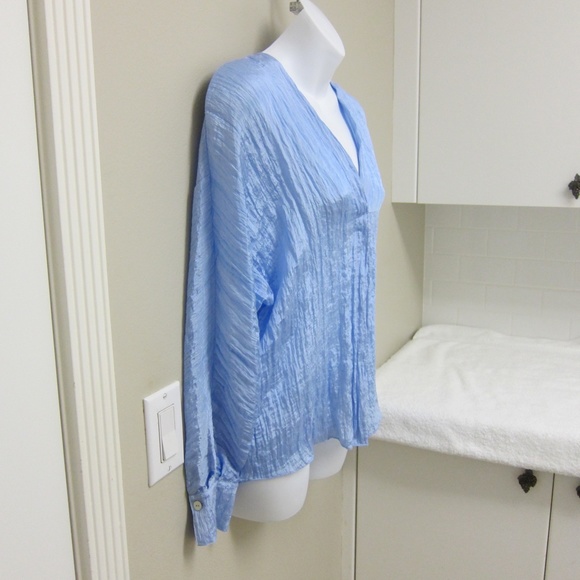 NEW! Vince Crinkled Satin Long Sleeve Double V-Neck Blouse Blue XS - Picture 14 of 16